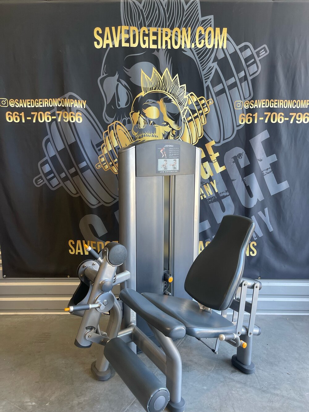 Life Fitness Signature Leg Extension – Savedge Iron Company